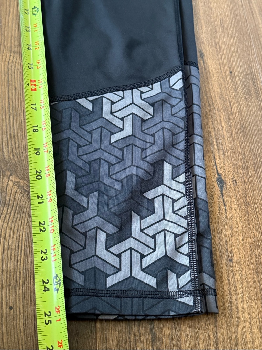 Under Armour Black and Gray Youth Large Compression Leggings Neon Green Logo - Picture 7 of 7